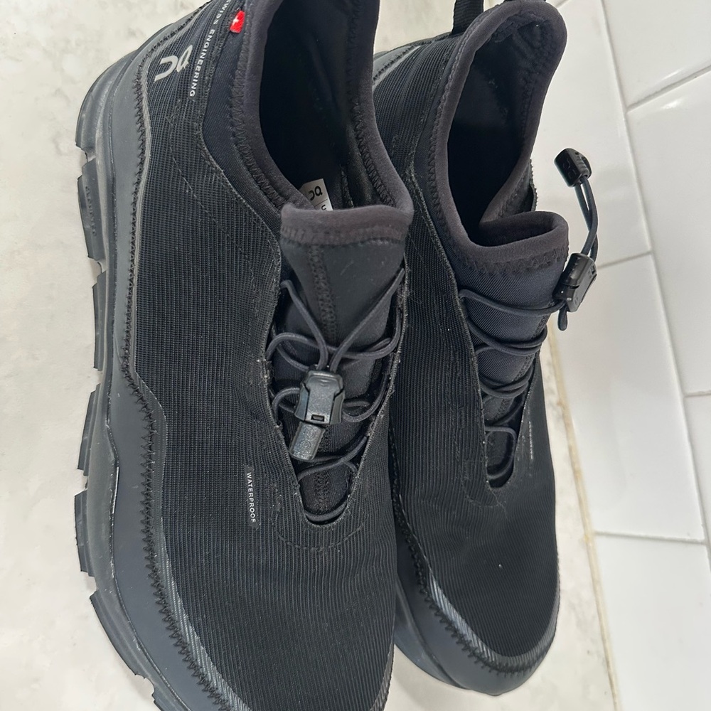 On Cloud Derrickman Suma Women’s Black Athletic Shoes - Picture 7 of 8